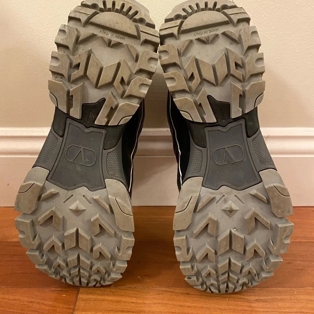 Authentic Valentino Sneakers - Picture 6 of 6
